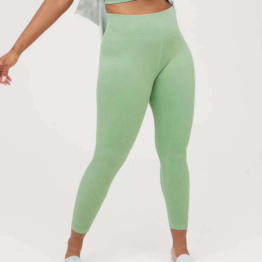 Offline by Aerie Ribbed 7/8 High Waist Leggings in Green Mission